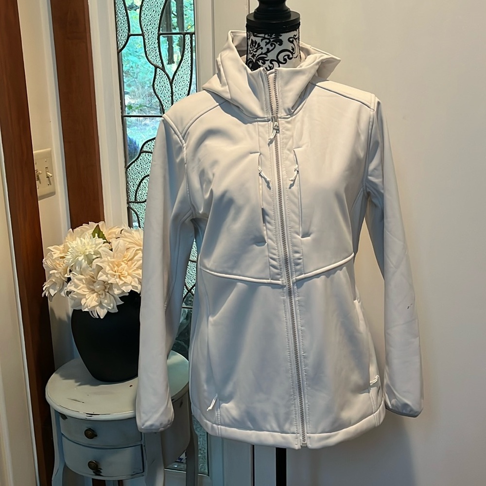 Lands’ End Large PETITE 14-16 White Jacket with fleeced lining.